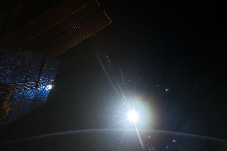 File:ISS034-E-22936 - View of Earth.jpg